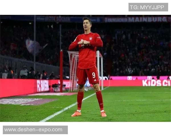 莱万重返安联球场引发拜仁球迷愤怒指责其背叛与忘恩负义